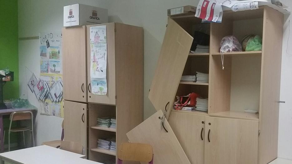Sette nuovi computer per sostituire quelli rubati a scuola