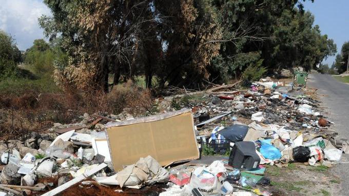 Il Comune: stop ai rifiuti lasciati in strada