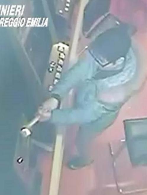 Perdono alle slot e le martellano 