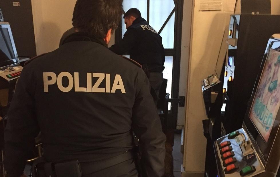 Slot fuori orario, multate due sale 