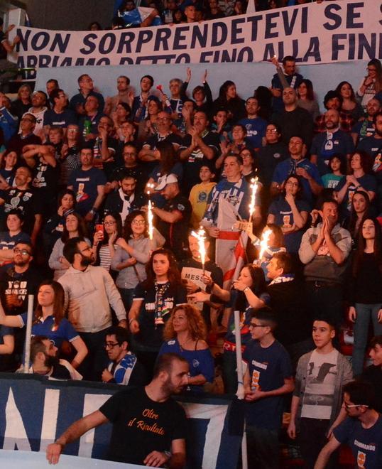 Tifo, chilometri e ironia Quindici anni di Commando