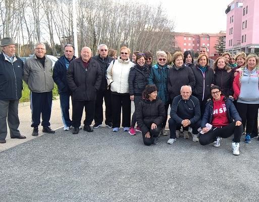 Tuta e scarpe da running per riscoprire il quartiere 