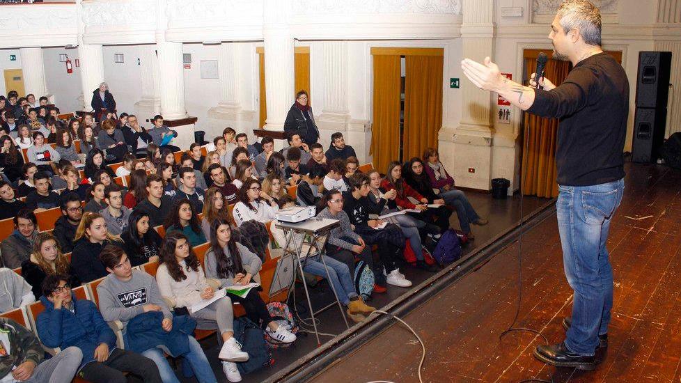 «Ragazzi, attenti a tutti i social possono provocare drammi»