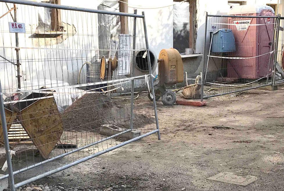 Dal cantiere sparisce l’escavatore 