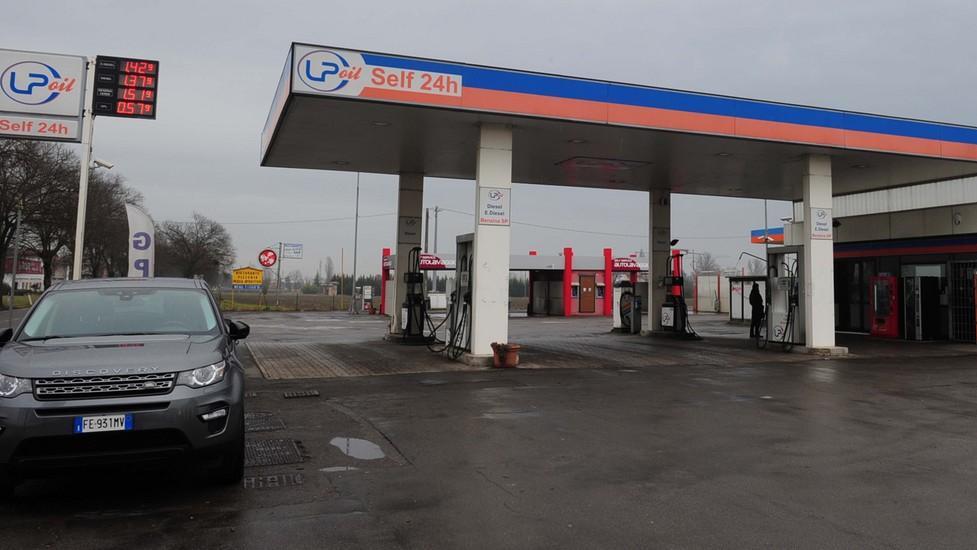 San Cesario: due banditi gli puntano il fucile e rubano l’incasso