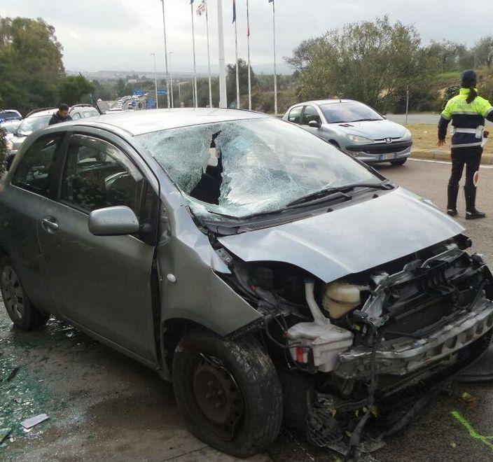 Yaris si ribalta, ferita una 60enne