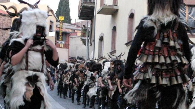 Oggi a Sarule la prima spettacolare sfilata E poi fino al 5 marzo grandi feste nei paesi 