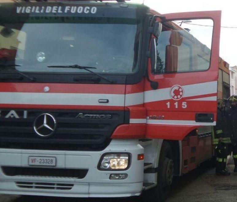 Canna fumaria surriscaldata fiamme in una casa a Gavoi 