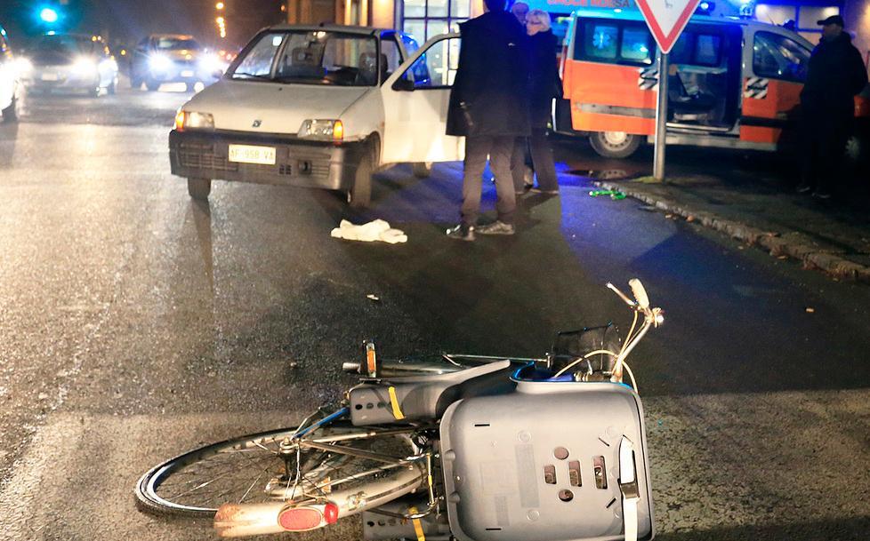 Ciclista investita all’incrocio 