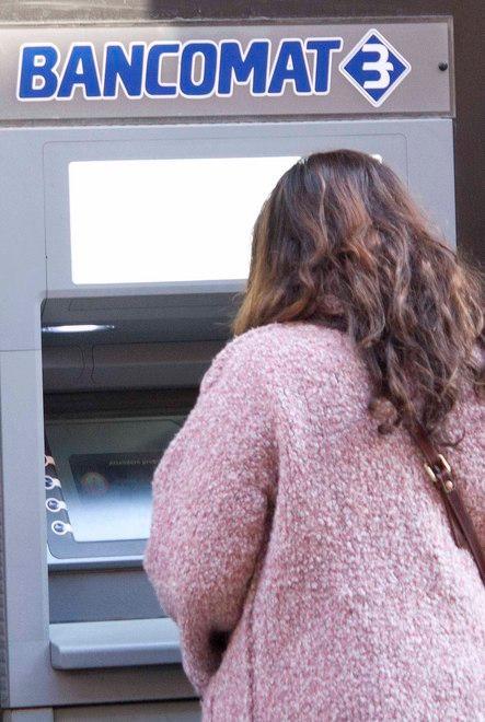 «Il bancomat non dà soldi però mi addebita la cifra»