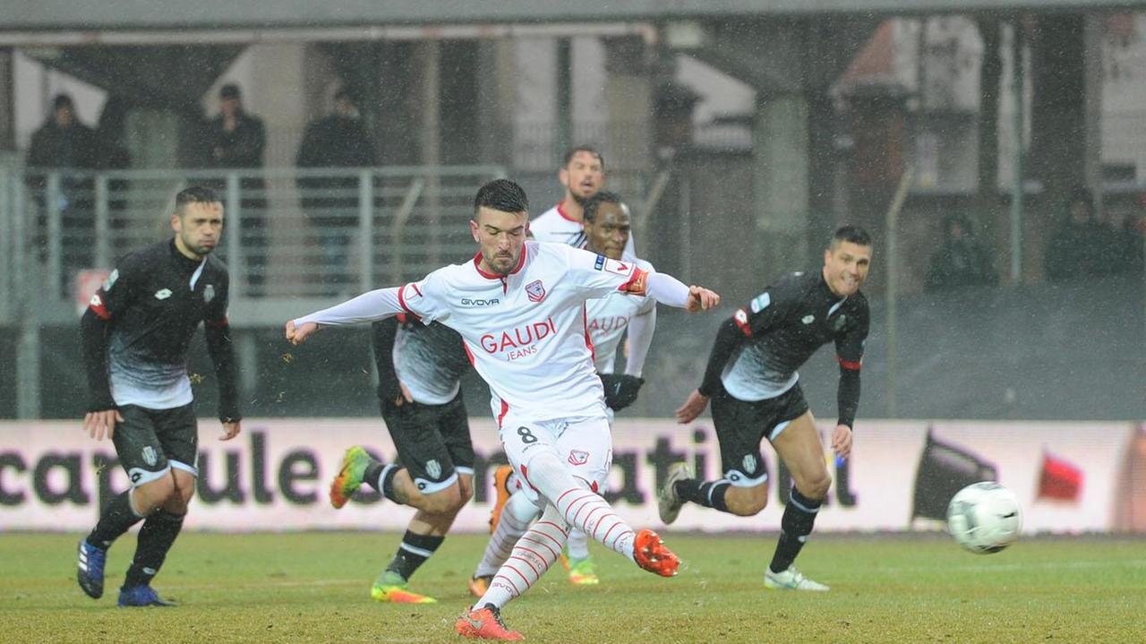 Il rigore di Raffaele Bianco che ha accorciato le distanze contro il Cesena