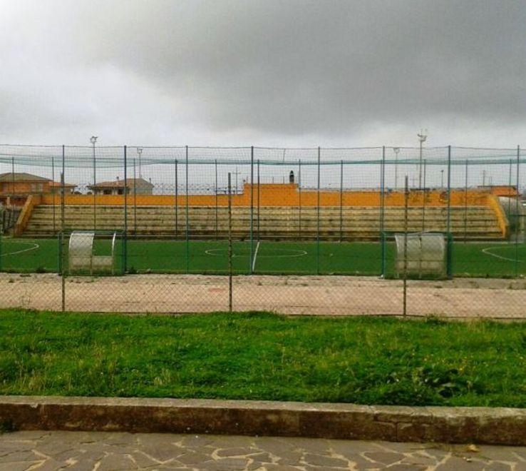 Campo di calcetto a Ossi «Profitti solo al privato» 