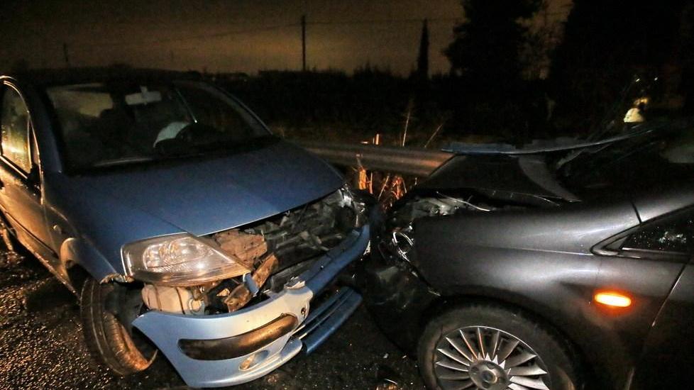 Modena, frontale tra auto a Portile, tre feriti