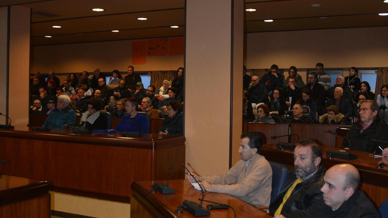 Il pubblico in Provincia durante l'assemblea organizzata dai comitati
