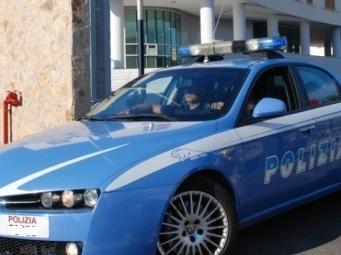 Cercano di incendiare due auto: denunciati 