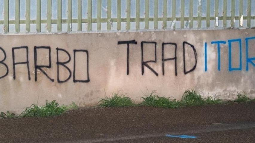 Cagliari, gli Sconvolts contro Ibarbo: «Traditore»