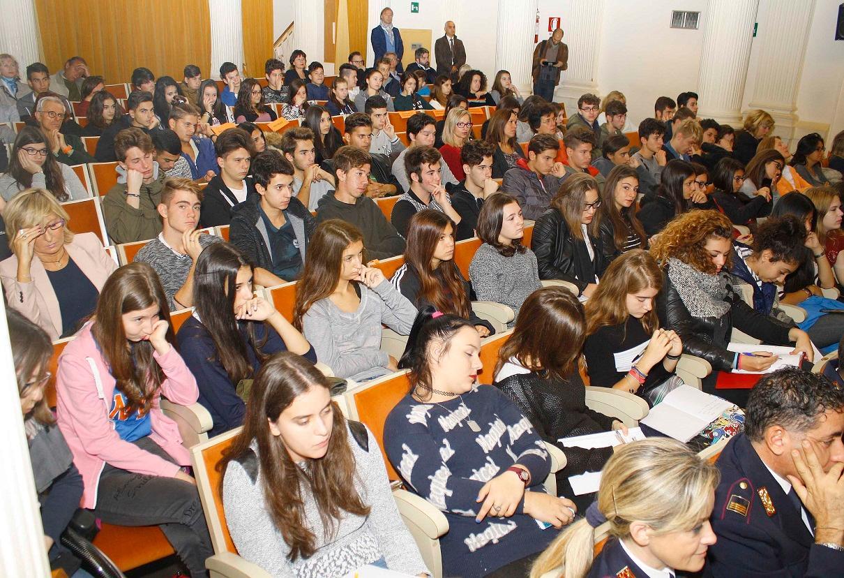 Incontro nelle scuole (foto archivio)