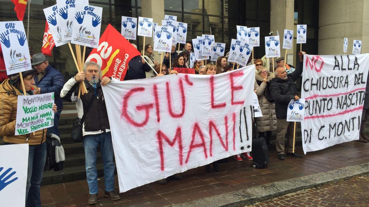 Cicogne a Bologna, in 70 per difendere l'ospedale Sant'Anna