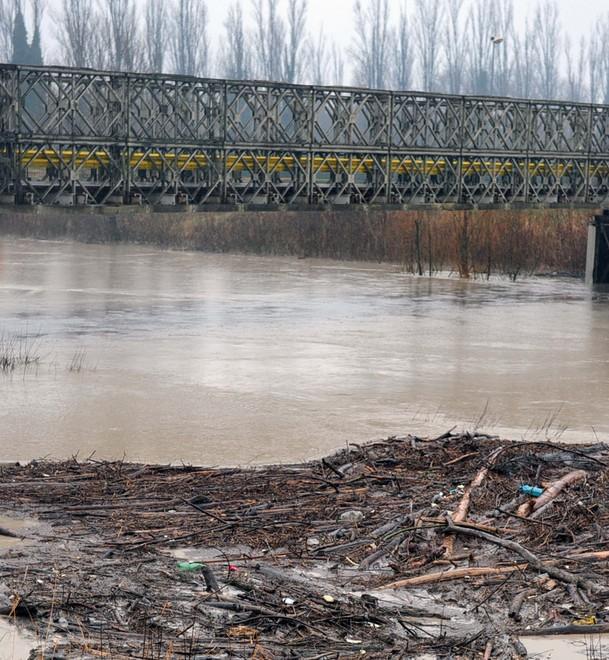 Passa la piena, attenzione ai ponti 