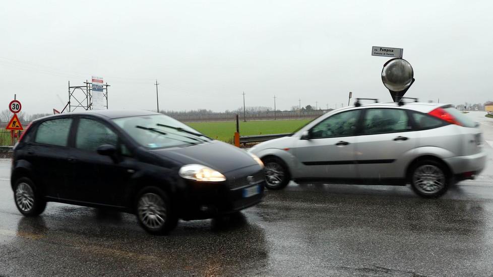 Camion perde bancale, traffico in tilt