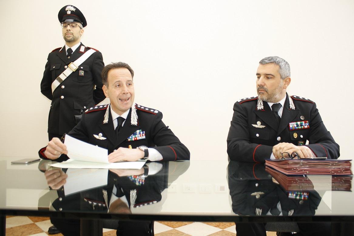 Paga il compagno di cella per ammazzare la sua ex