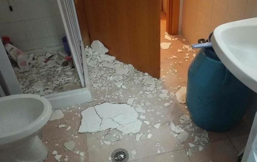 Crolla un soffitto nell’alloggio universitario 