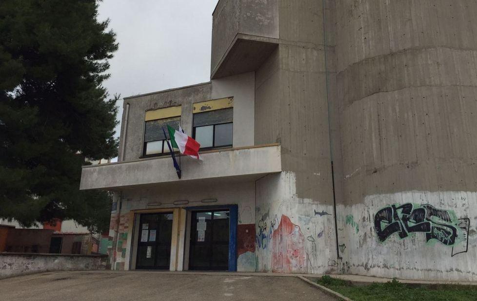 Blitz dei ladri nella scuola di via De Carolis 