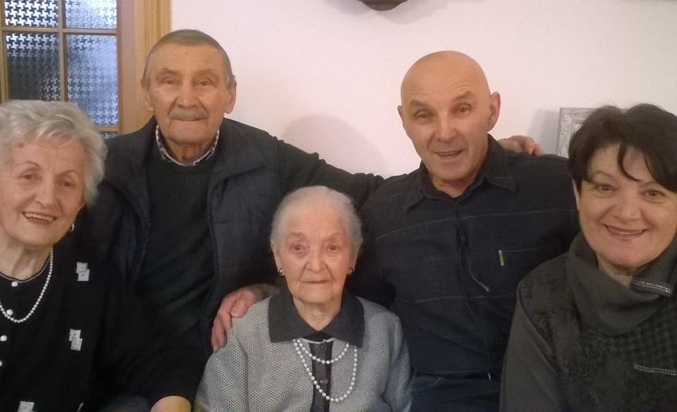 Nonna Dina compie 101 anni La festa con parenti e amici