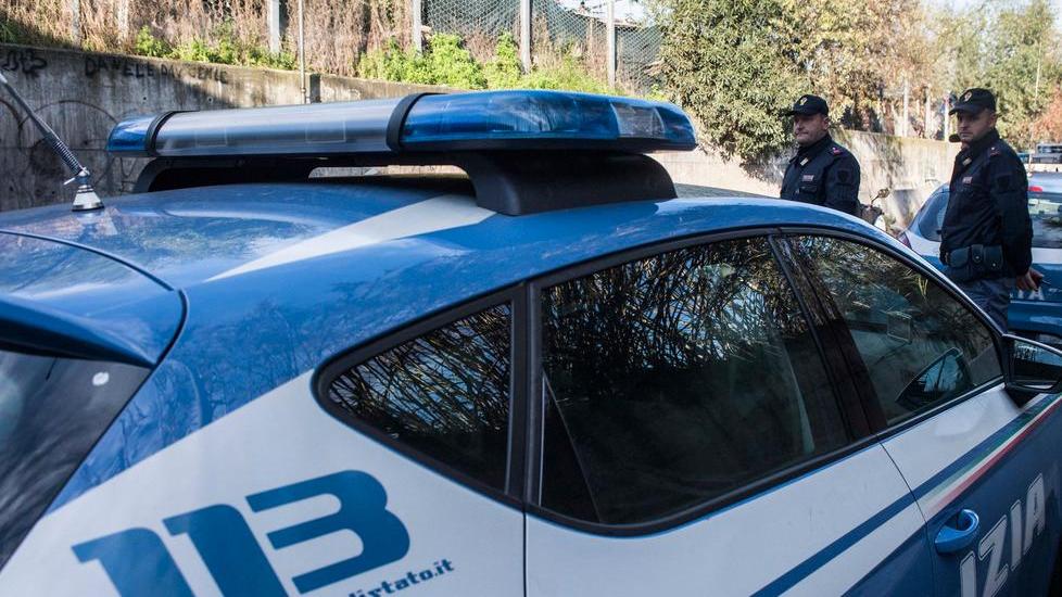 Agente aggredito, niente accusa di tentato omicidio