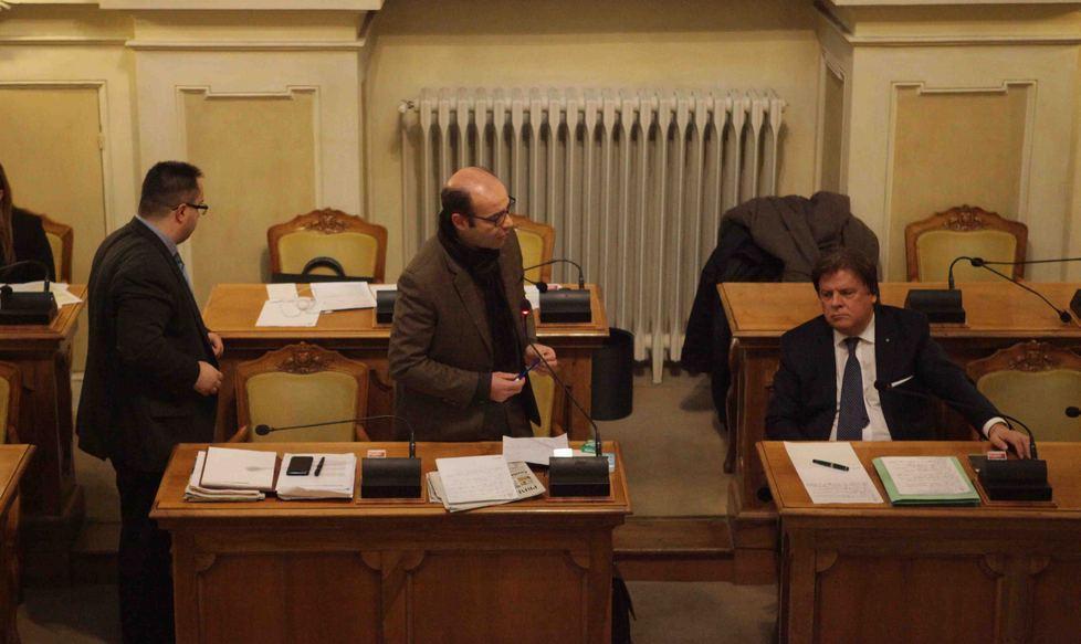 Caso Pagliani, ormai è tutti contro tutti 