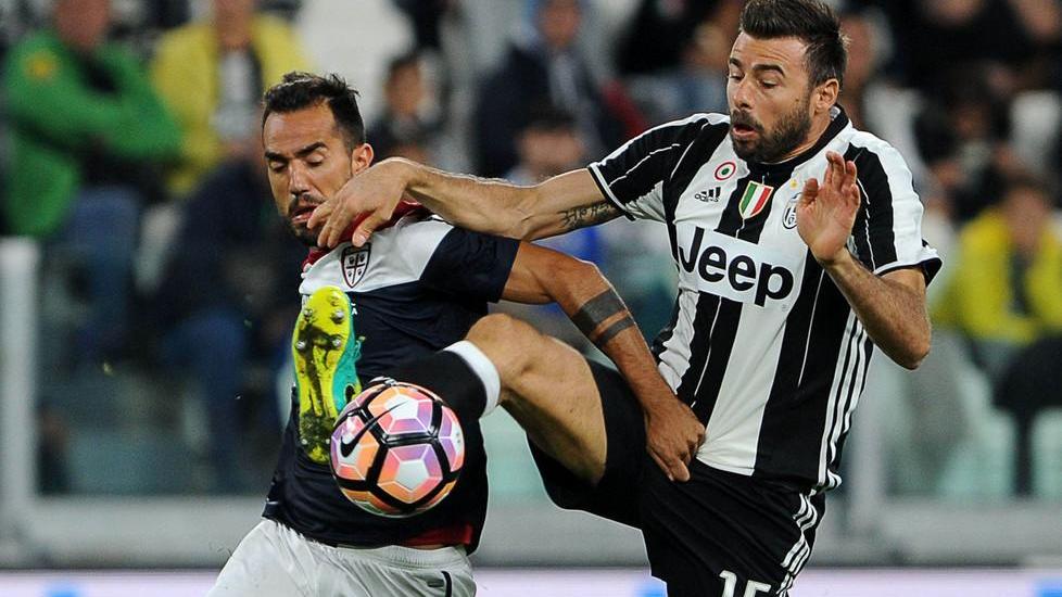 Cagliari-Juve, cresce l'attesa: Rastelli fa scaldare Ibarbo