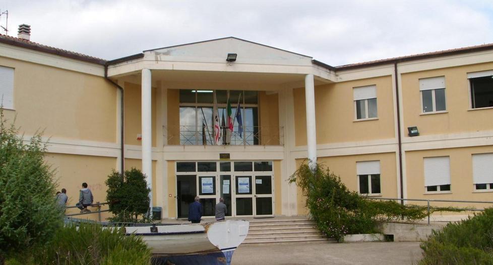 Richiamo on line al docente preside finisce a processo 