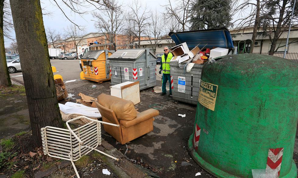 Abbandonati rifiuti ingombranti
