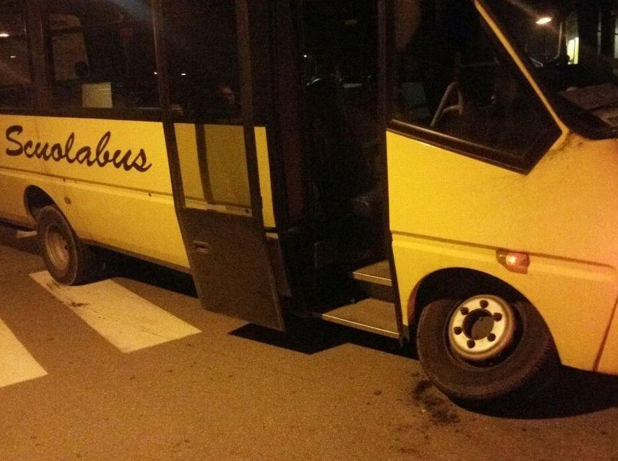Bomporto. Si stacca la ruota dello scuolabus 