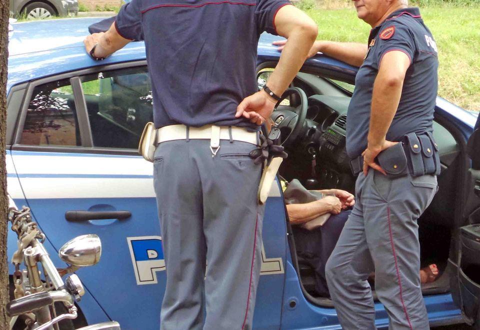 Ancora uno scippo in città, in azione l’uomo in nero 