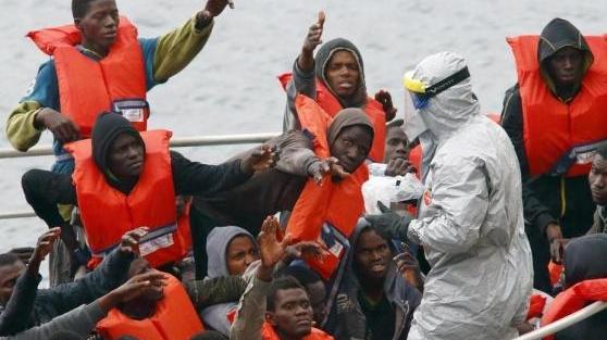Profughi salvati in mare