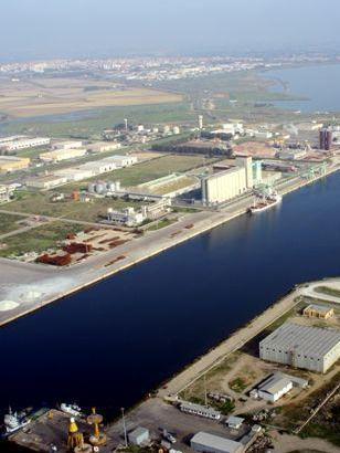 Santa Giusta, guerra di campanile per il porto 