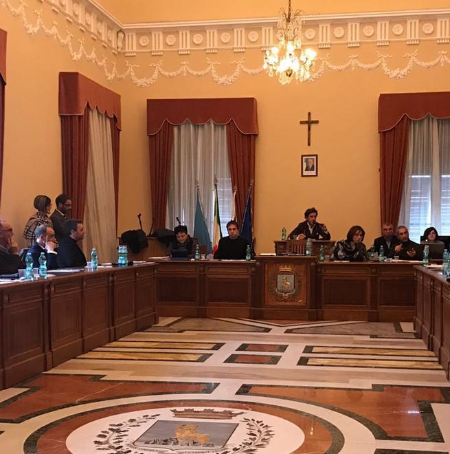 La Maddalena, Cataldi incompatibile? Una battaglia di esposti 