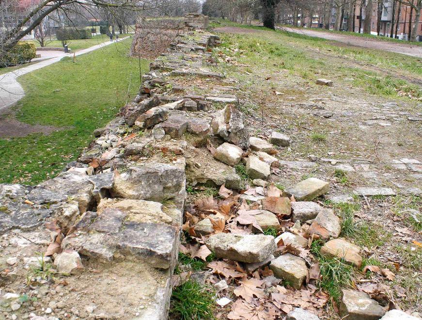 Mura di Porta Po sbrecciate