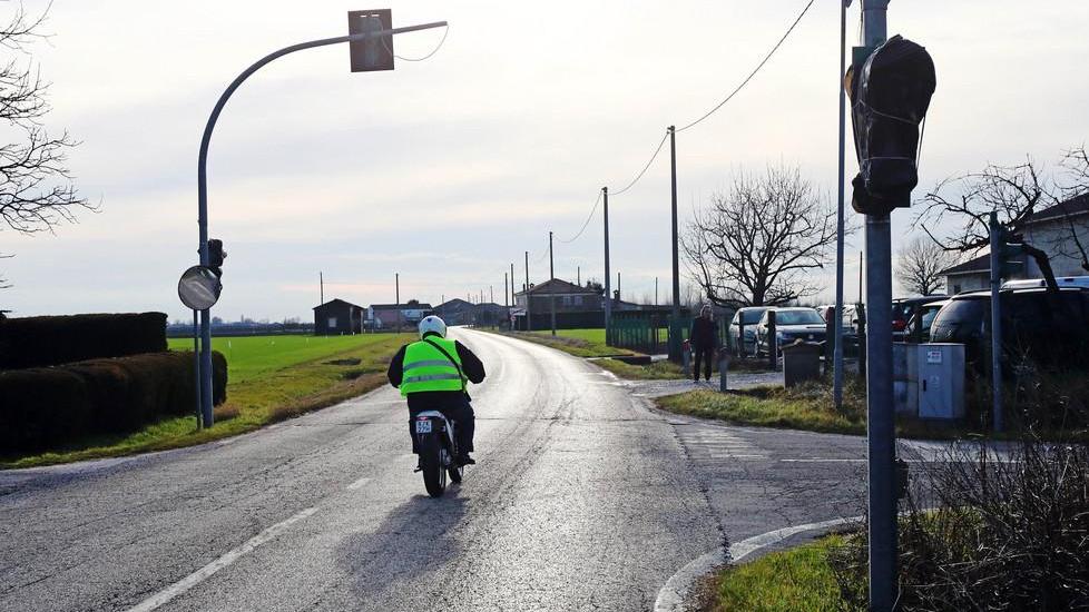 Lunga attesa per i funerali di Federico