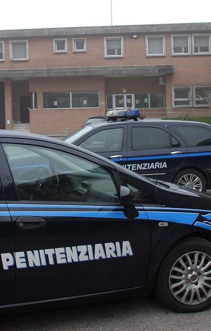 Espulso perché inneggiava all’Isis 