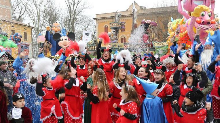 Maschere e carri a Castelnovo Sotto