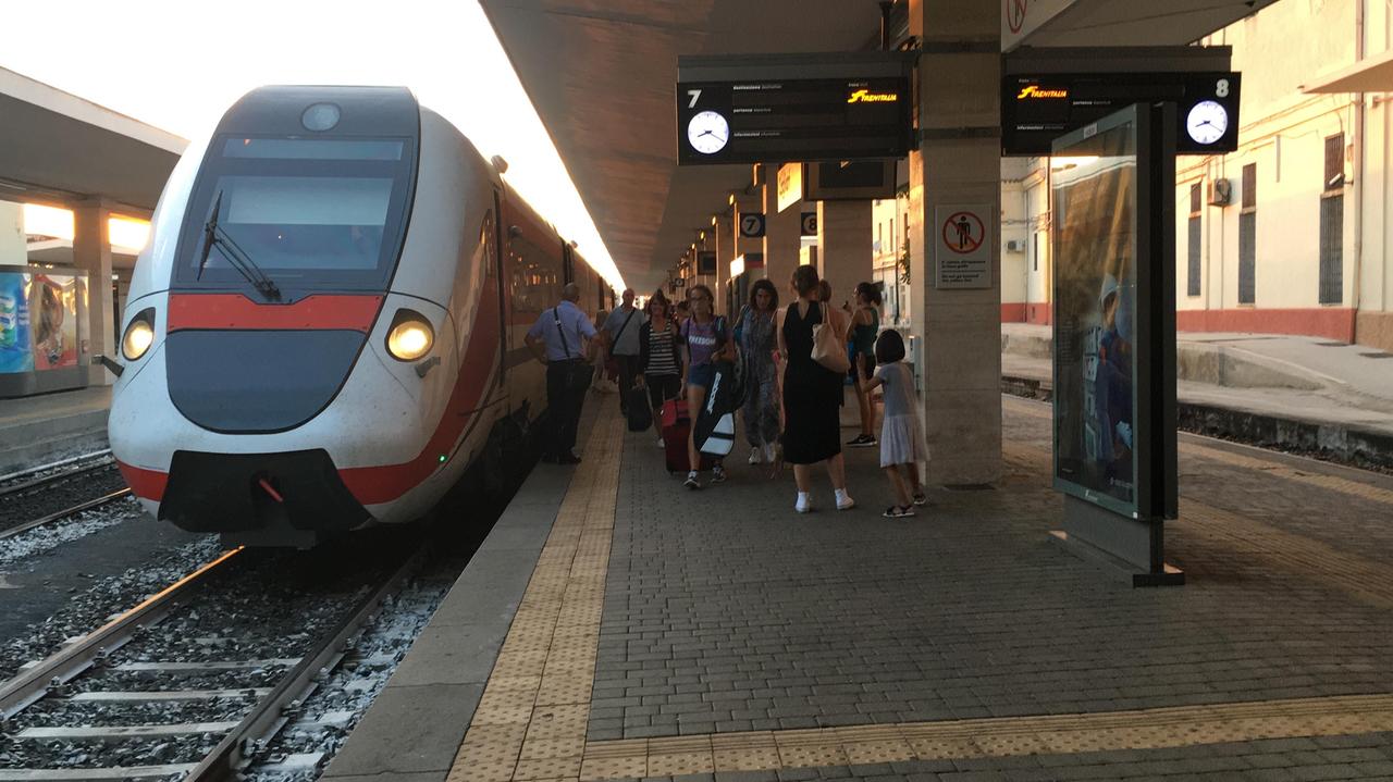 Il "pendolino" alla stazione di Cagliari