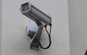 Sì alle videocamere davanti a scuole e asilo 
