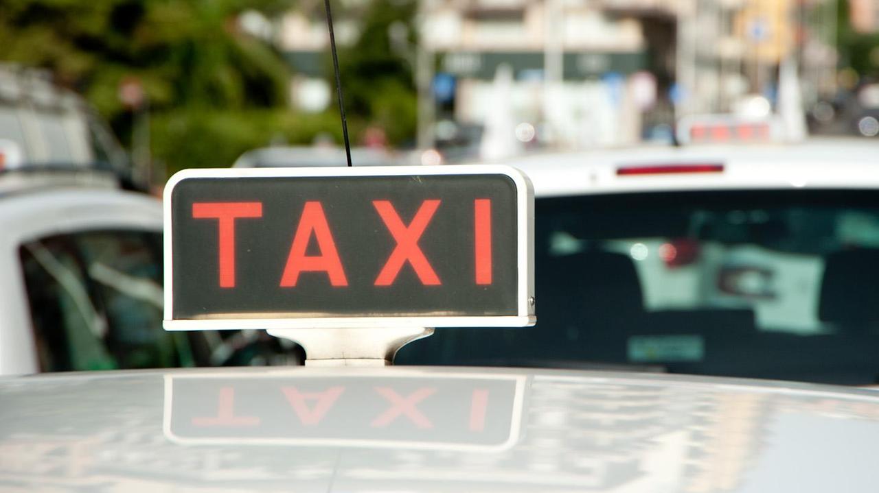 Cagliari, taxi: accordo per le tariffe fisse e il taxi sharing