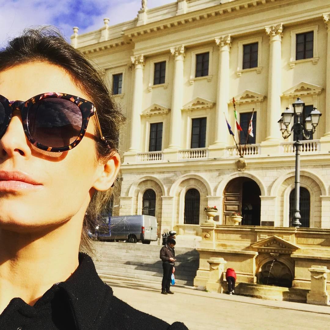 Elisabetta Canalis in piazza d'Italia (foto Instagram)