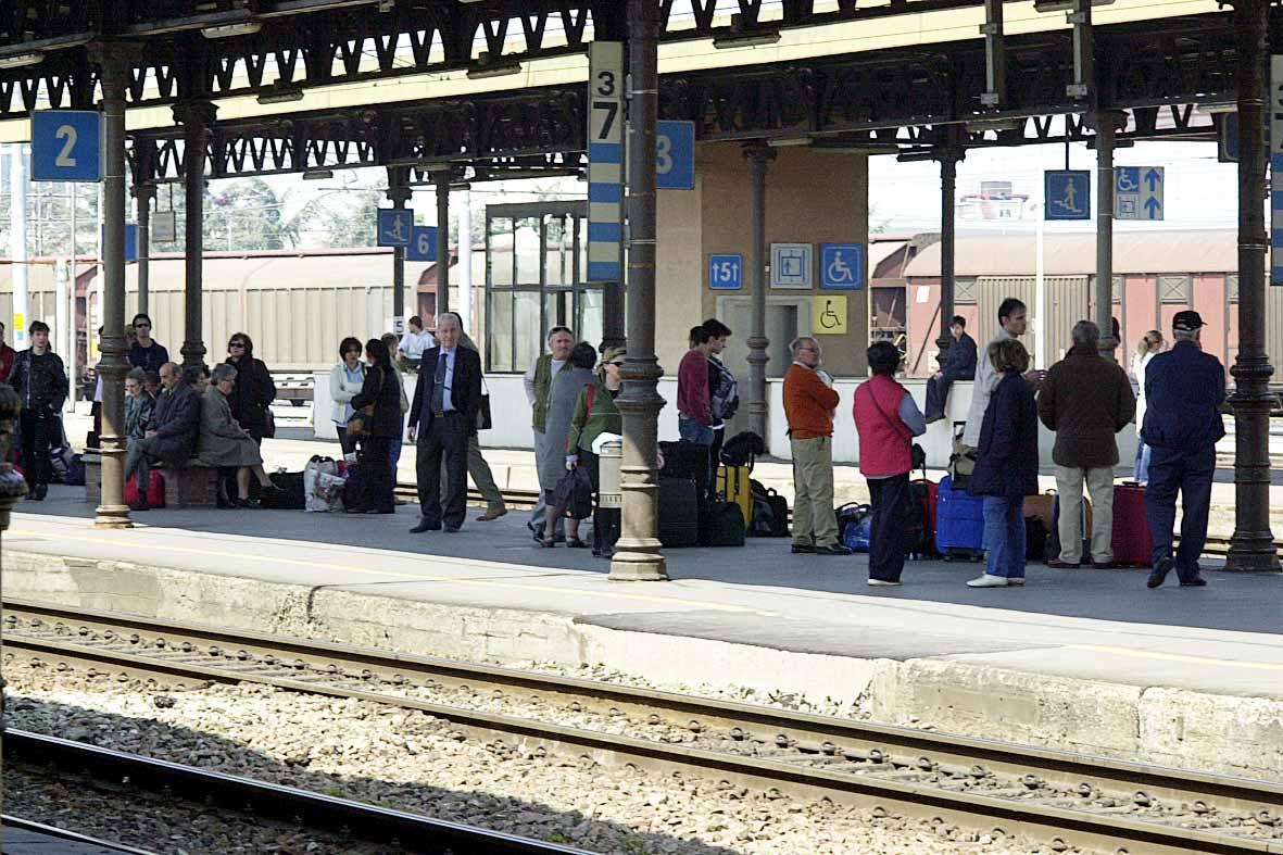 Ladri di bagagli in stazione a Modena, tre arrestati 