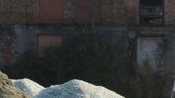 San Cesario: Polvere di vetro nell’aria, è scontro durissimo sui dati