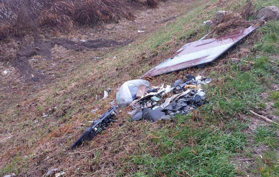 Vandali in azione sulla Destra Po Divelto un cartello