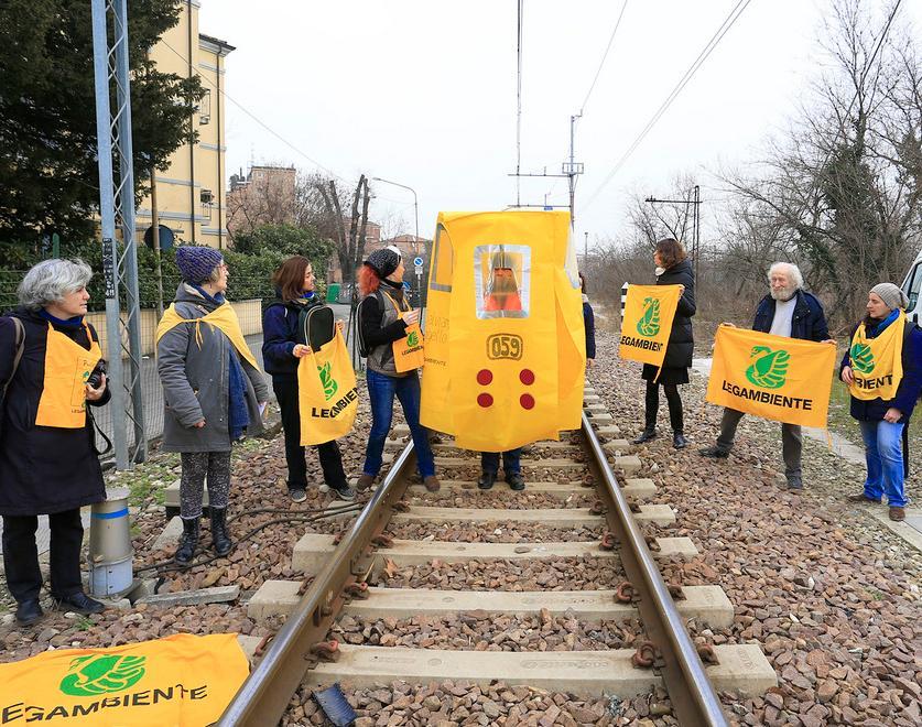 Modena, Trenino Modena-Sassuolo: Flash mob in strada per salvare Gigetto 